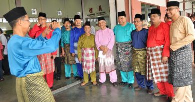 Batik is out, ‘corp shirts’, baju kurung/headscarf and baju Melayu are in for Johor civil servants