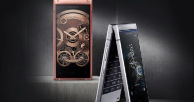 Samsung launches flip phone with two 4.2in S-AMOLED touch displays