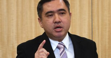 Malaysia invites China's Cosco to set up transshipment hub