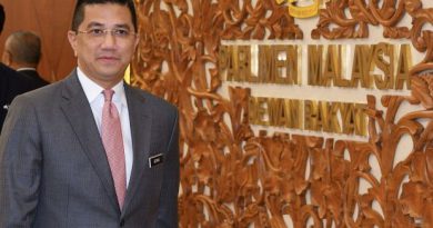 Malaysia to cut oil output by 15,000 barrels per day, says Azmin