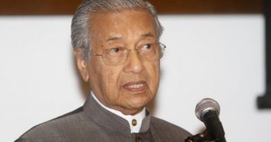 Malaysia to keep vessels in disputed waters while talks ongoing with S'pore, says Dr M
