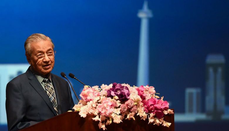Malaysia PM Mahathir Mohamad gets honorary doctorate from Thai university, calls for Asean unity