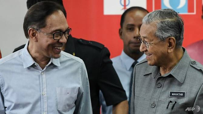 Give Mahathir space to lead Malaysia as interim prime minister: Anwar