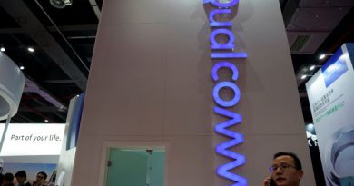 Qualcomm expands car computer chip lineup, adds music from Amazon