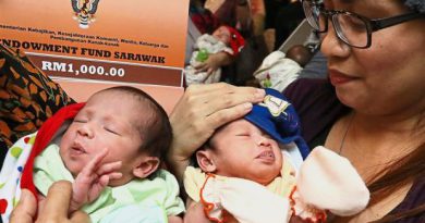 Newborn Sarawakians get RM1,000 from fund