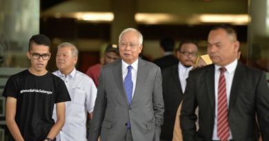 Najib's much-awaited trial begins today (April 3) at 2pm Read more at https://www.thestar.com.my/news/nation/2019/04/03/najibs-muchawaited-trial-begins-today-april-3-at-2pm/#zMjWSrtFurE09BFu.99