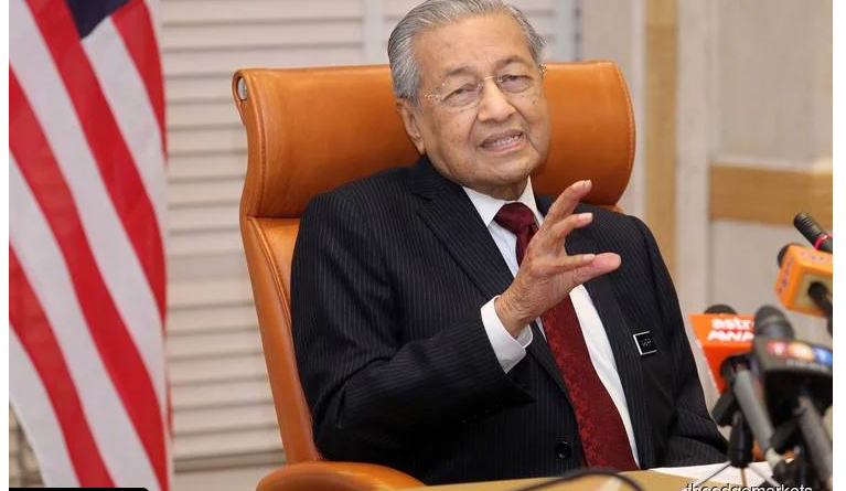 Dr M does not want to comment on Johor Sultan, but calls TMJ 'stupid'
