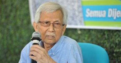 Where will Malaysia go if our grads have poor English? Daim asks