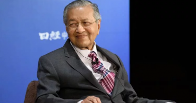 Dr Mahathir reaffirms promise to hand over premiership to Anwar