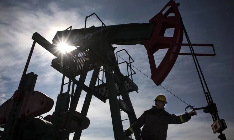 Oil Drops Below $54 as Global Recession, Supply Concerns Mount