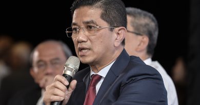 Azmin: Malaysia supports deal to reduce oil production until March 31, 2020
