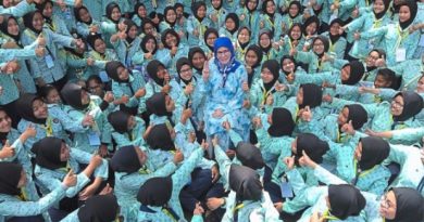 Queen: Scouting can help shape young girls into leaders