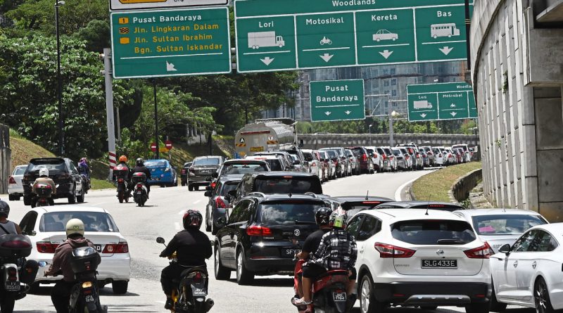 Get a move on Causeway congestion, urge users
