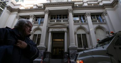 IMF pledges support for Argentina after return to currency controls amid debt crisis