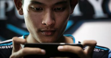 Armed with smartphones, Myanmar e-sports players battle power outages