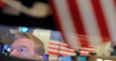 US stocks open higher, extending rally