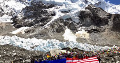 26 climbers from Malaysia and Brunei unfurl giant Jalur Gemilang at Everest Base Camp