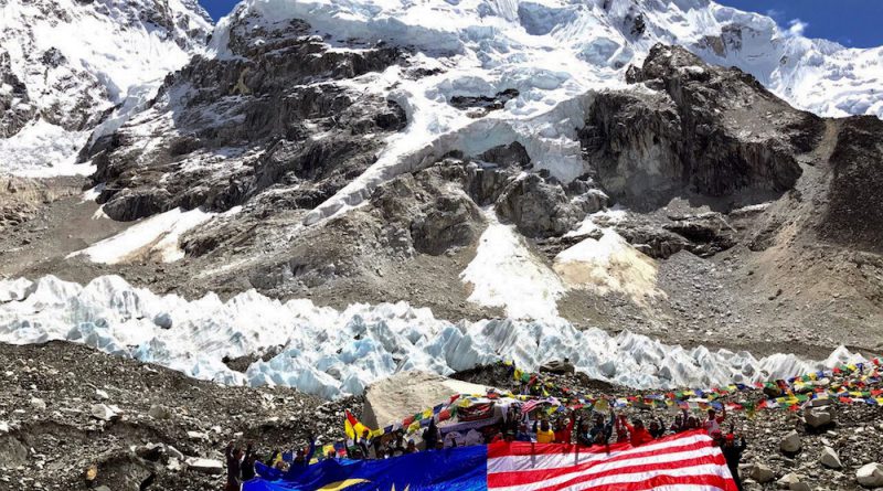 26 climbers from Malaysia and Brunei unfurl giant Jalur Gemilang at Everest Base Camp