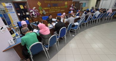 Taxpayers swarm IRB office to declare income voluntarily at the last minute