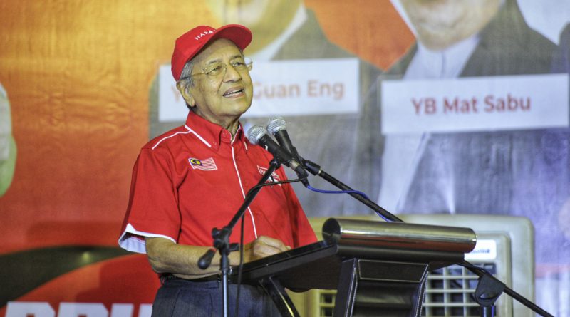 In Tanjung Piai, Dr M pleads with voters for more time to ‘cure’ economic malaise