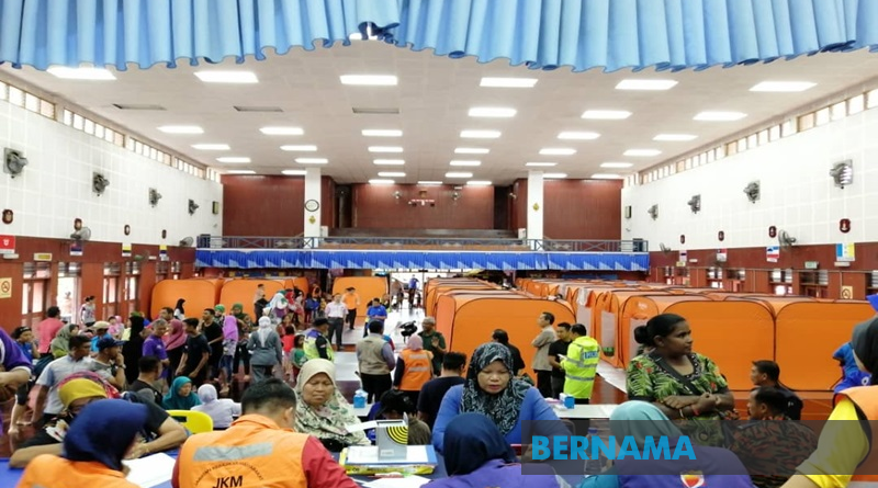 Flood victims: Drop in Johor, unchanged in Kelantan