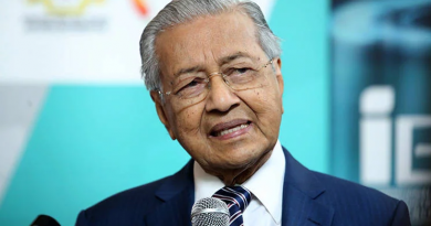 Develop self along with country's progress, Mahathir tells Malaysians