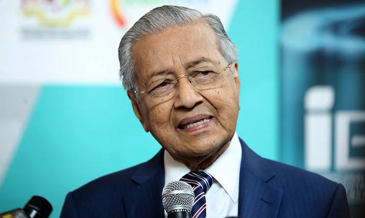 Develop self along with country's progress, Mahathir tells Malaysians