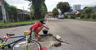 Panjang can’t bear it and is back patching potholes