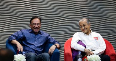 Anwar to meet Dr M following rumours of attempt to form backdoor govt
