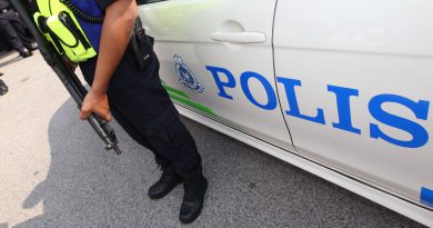 Four Johor cops test for Covid-19, one cleared